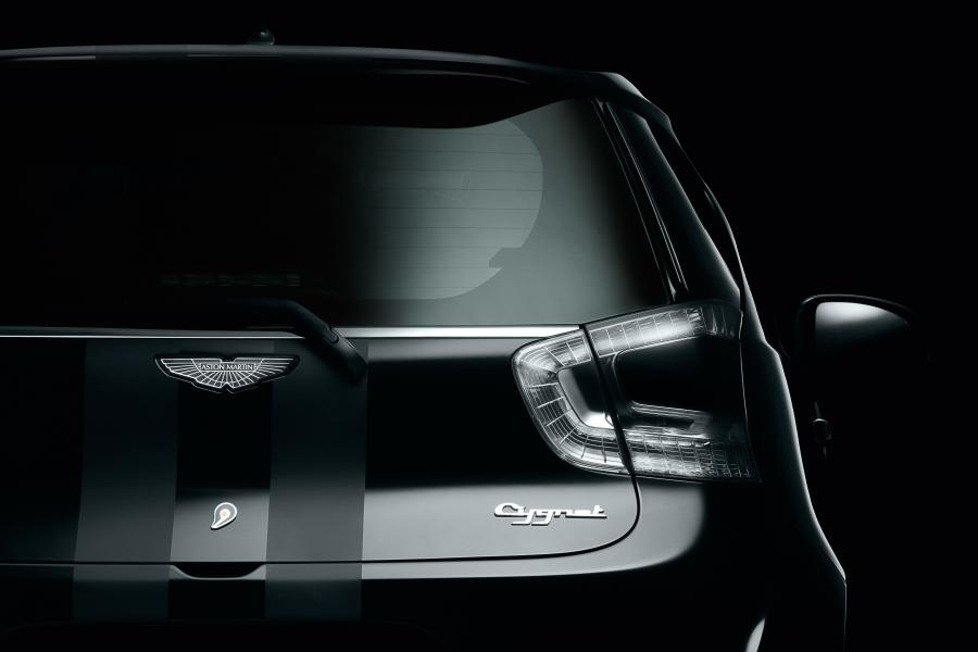 Детали экстерьера Aston Martin Cygnet Launch Edition Black 2011 года  (UK) (фото 7 из 8)